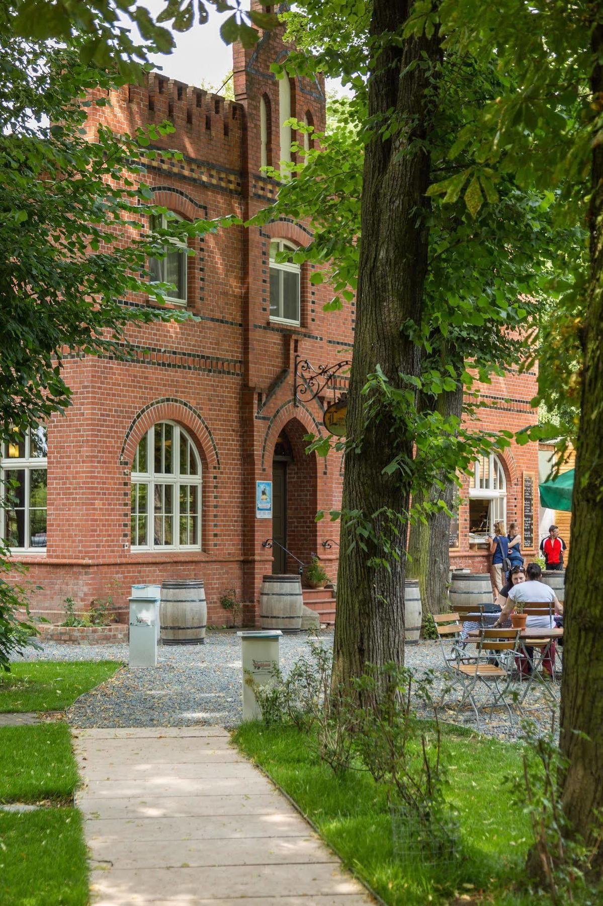 Hotel Landhaus Dessau Exterior foto